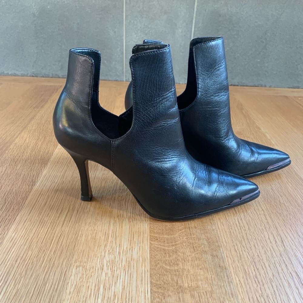 Vince Camuto black leather booties size 8